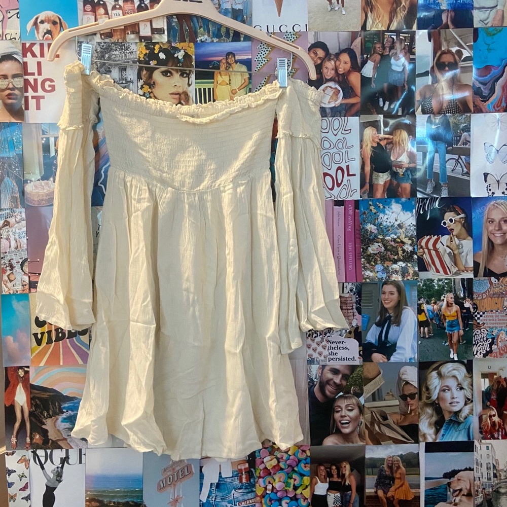 Off the shoulder long sleeve dress. Size XS